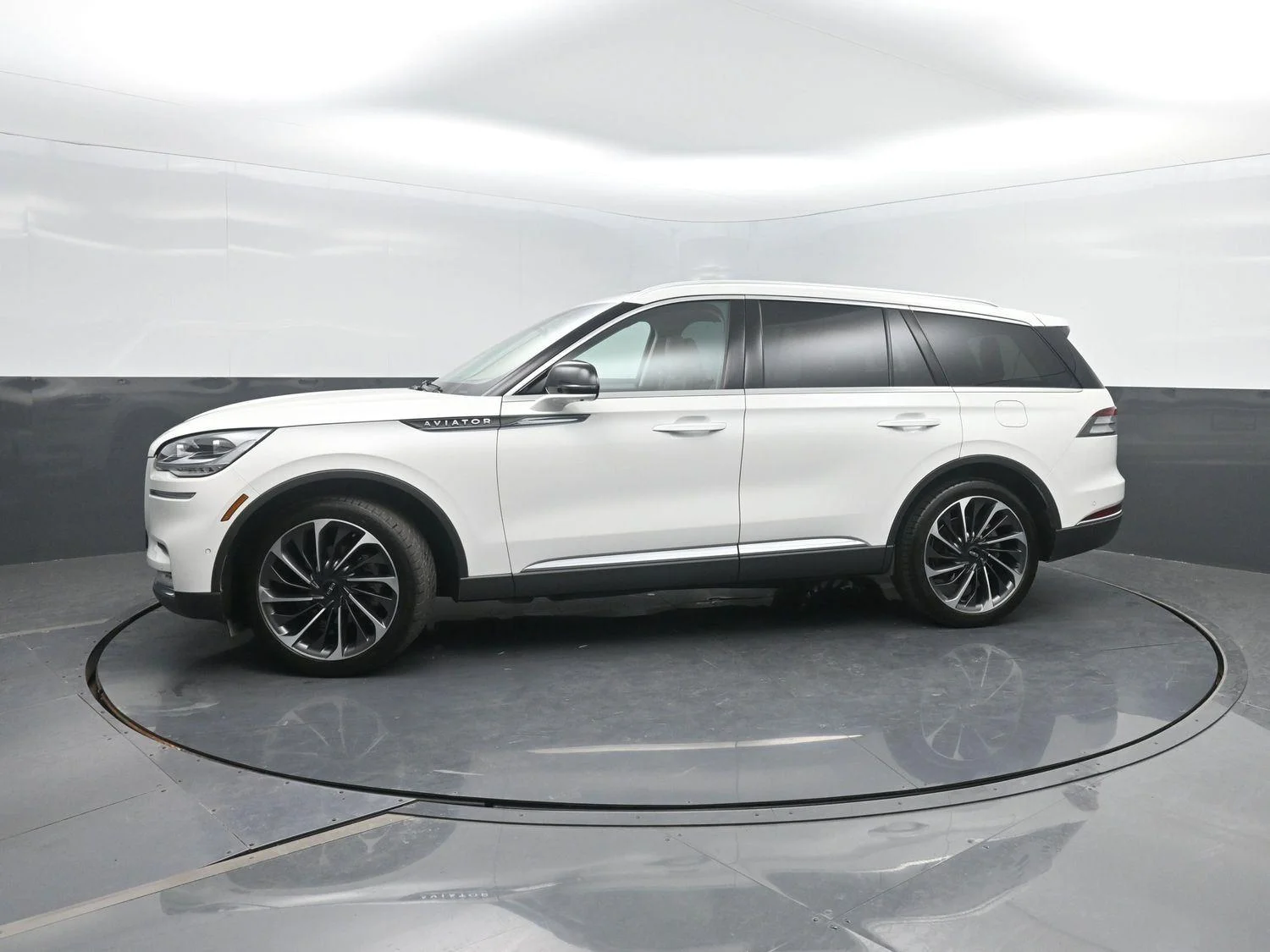 2022 Lincoln Aviator Reserve AWD's photo
