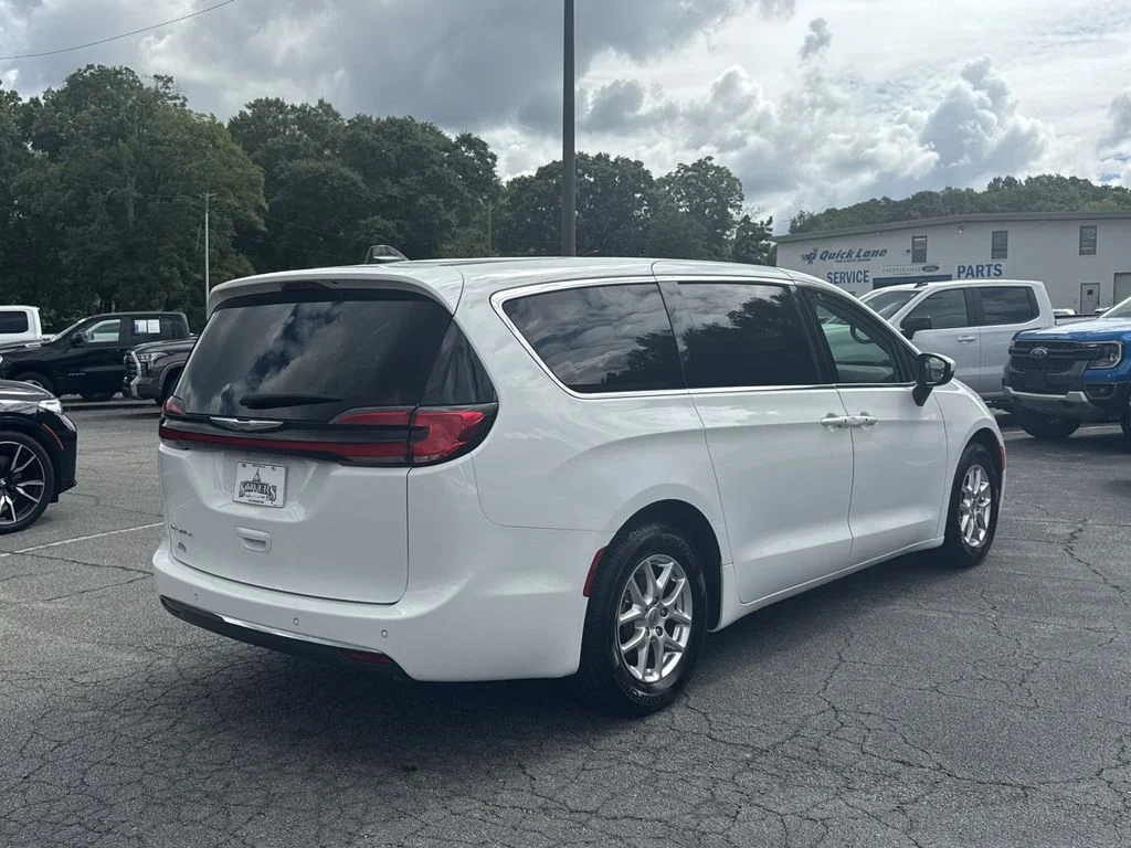2023 Chrysler Pacifica Touring L - Photo 7