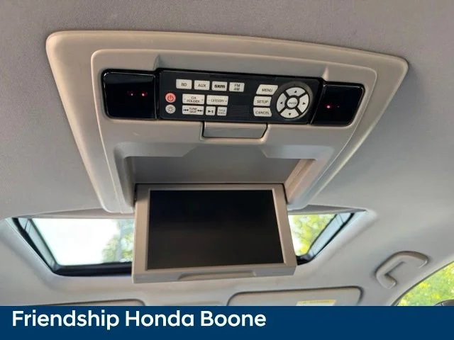 Used 2017 Blue Honda Touring image 39