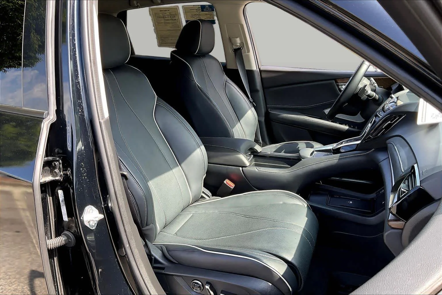 Used 2023 Majestic Black Pearl Acura w/Advance Package image 17