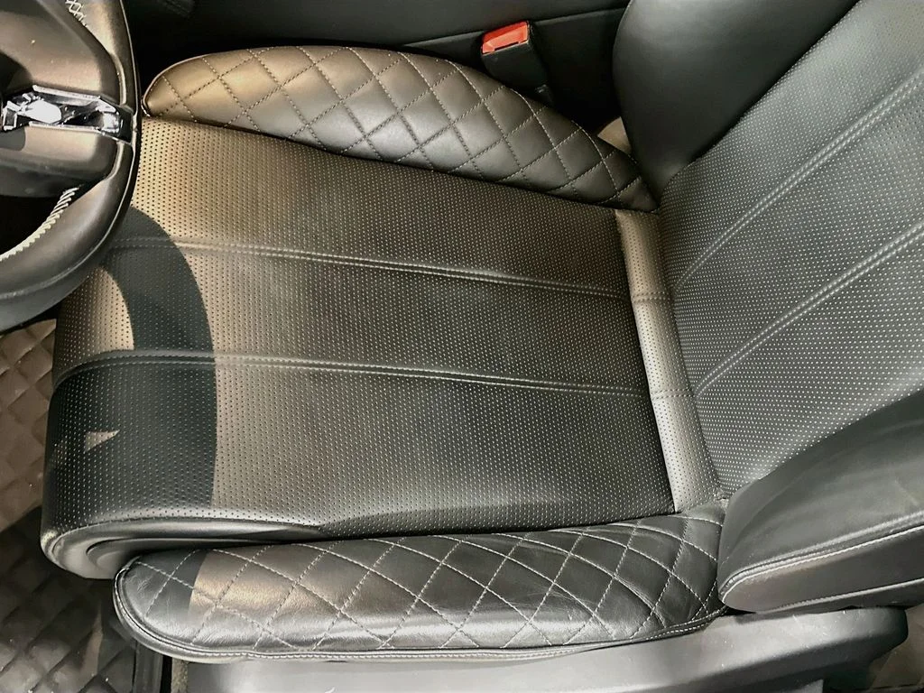 Used 2018  Bentley W12 image 21