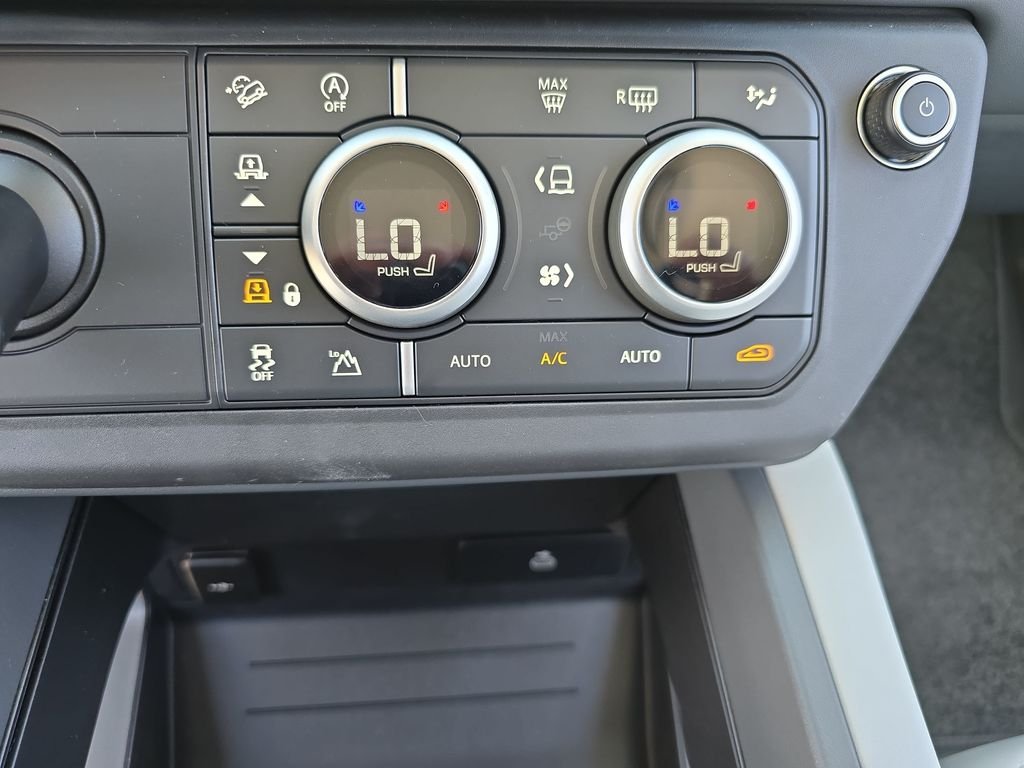 New 2026 Carpathian Grey Land Rover X-Dynamic SE image 25