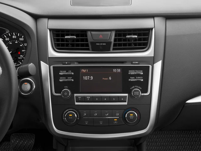 Used 2016 White Nissan 2.5 SR image 8