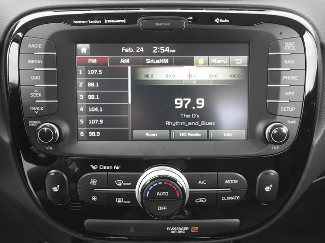 Used 2018 Silver Kia Exclaim image 7