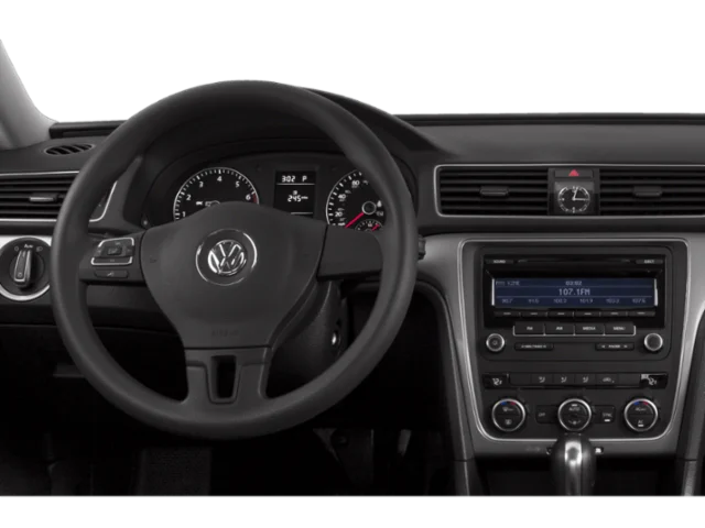 Used 2015 Silver Volkswagen V6 SEL Premium image 4