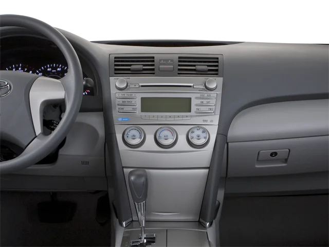 Used 2010  Toyota LE image 19