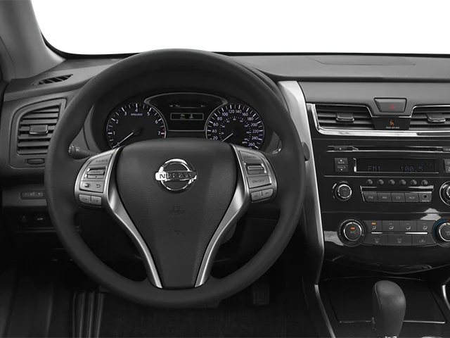 Used 2014 White Nissan 2.5 S image 4