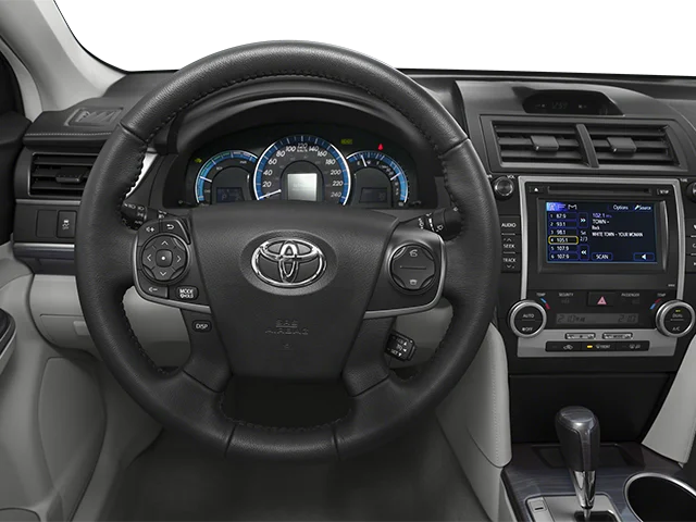 Used 2013 Super White Toyota LE image 6