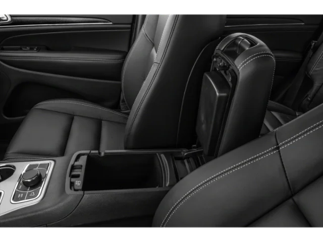 Used 2019 Diamond Black Crystal Pearlcoat Jeep Limited image 12