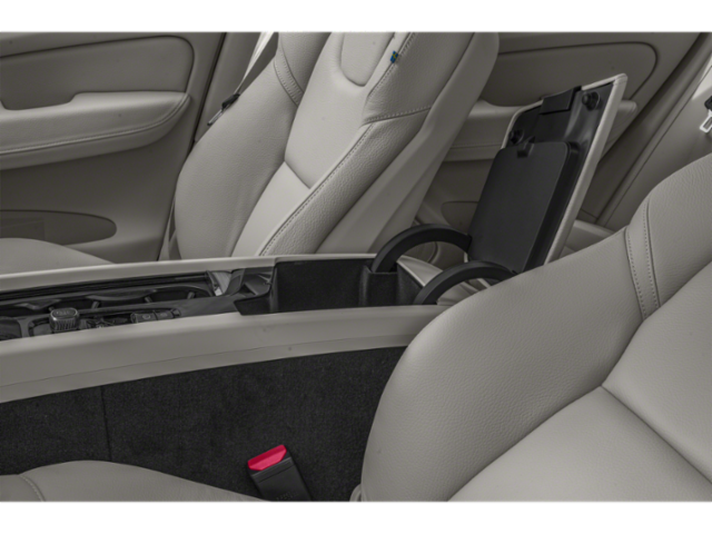 Used 2019 White Volvo T5 Momentum image 19