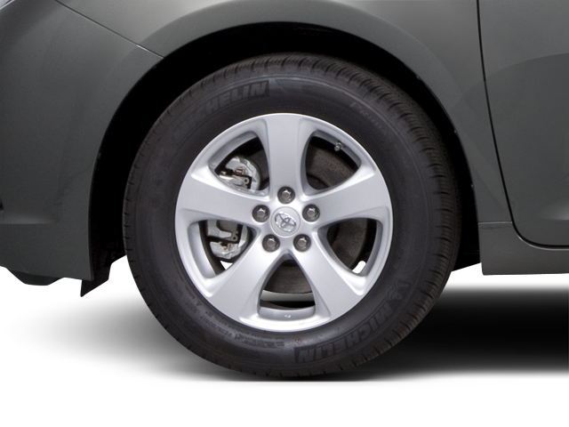 Used 2013 Predawn Gray Mica Toyota XLE image 9