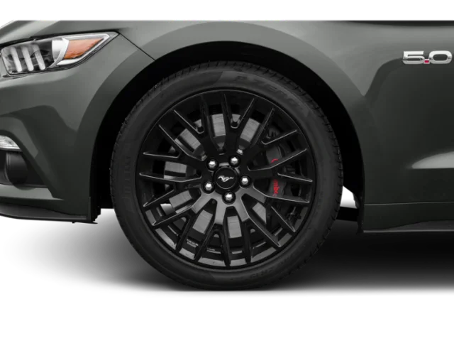 Used 2015 White Ford GT Premium image 9
