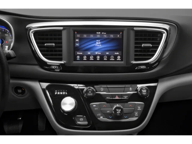 Used 2020  Chrysler LXI image 10