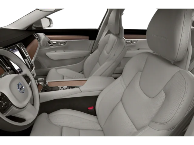 Used 2018 White Volvo T5 Momentum image 6