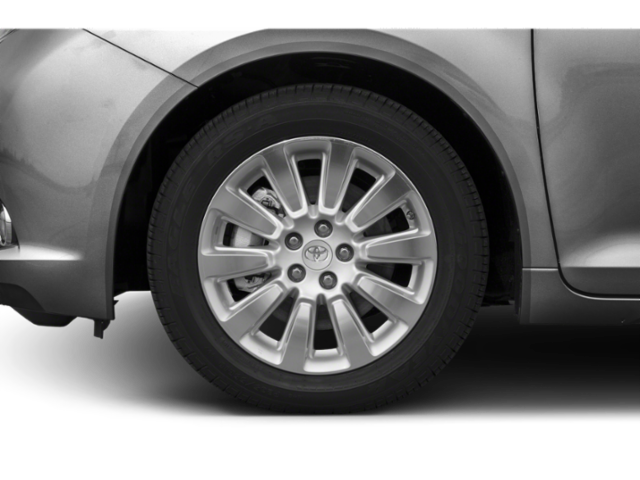 Used 2015 Silver Sky Metallic Toyota XLE image 8