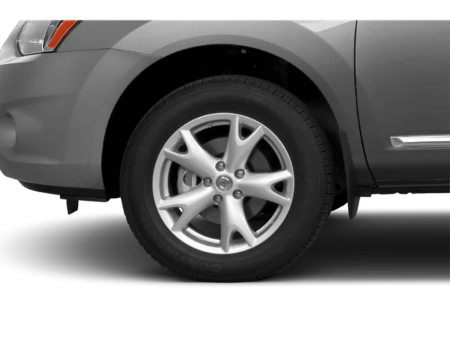 Used 2015 Red Nissan S image 9
