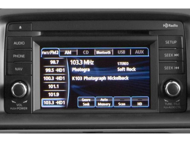 Used 2015  Mazda Touring image 9