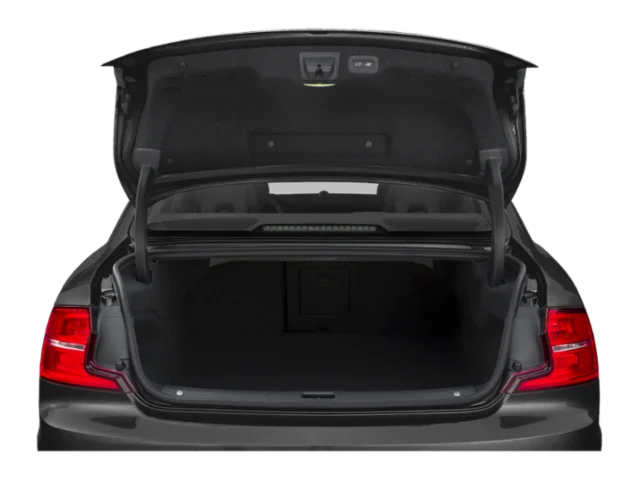 Used 2018 White Volvo T5 Momentum image 8