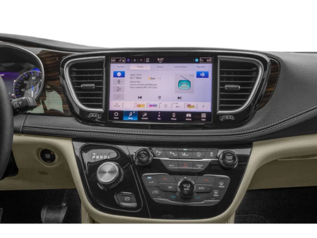 Used 2025 White Chrysler Limited image 7