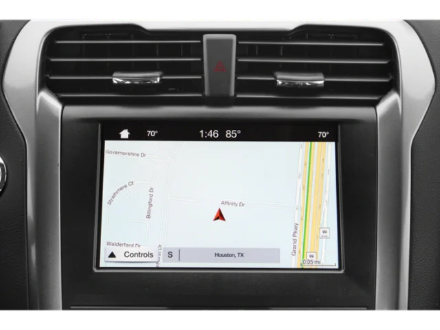 Used 2019 Gray Ford SE image 13