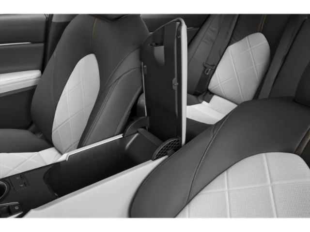 Used 2018 Silver Toyota XLE image 11