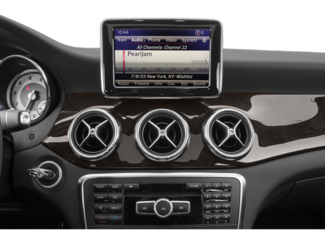 Used 2015 Cirrus White Mercedes-Benz CLA 250 image 8