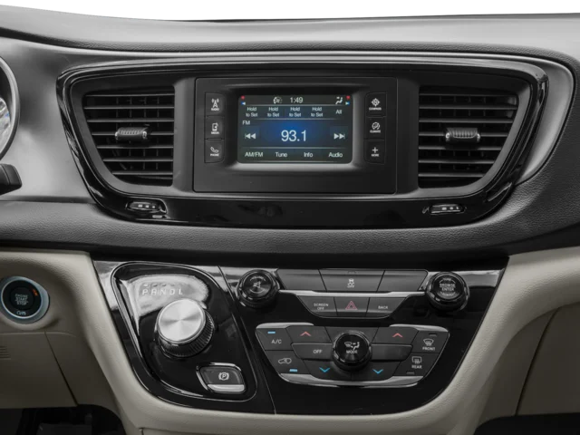 Used 2017 Brilliant Black Crystal Pearlcoat Chrysler Touring image 7