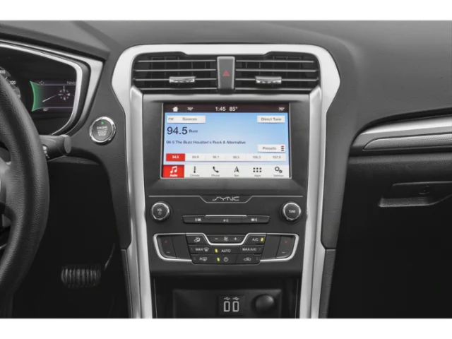 Used 2020 Silver Ford SE image 13