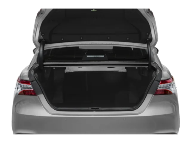 Used 2018 Silver Toyota XLE image 8