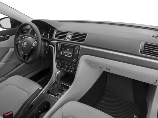 Used 2017 White Volkswagen R-Line w/Comfort Pkg image 13