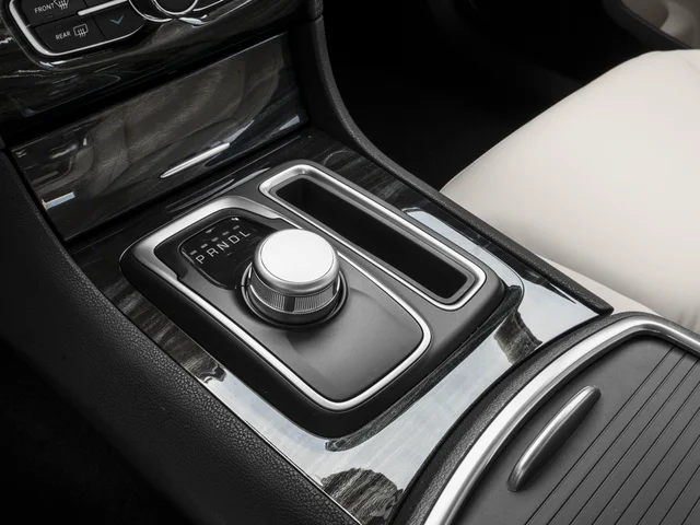 Used 2016  Chrysler Anniversary Edition image 11