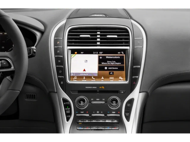 Used 2019 White Lincoln Select image 7