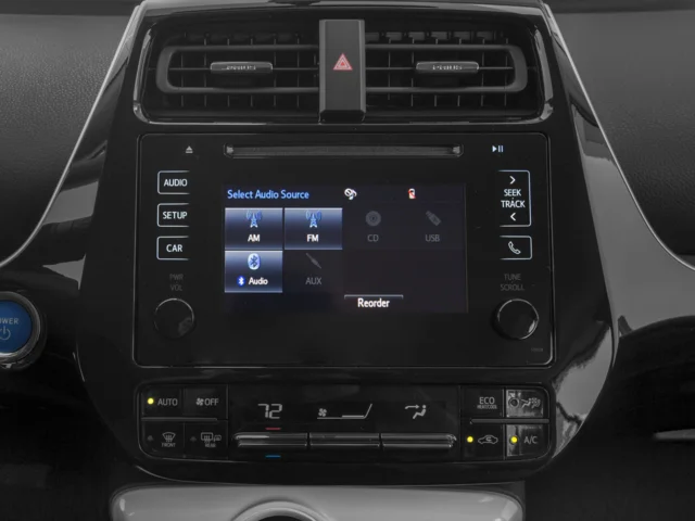 Used 2016 Green Toyota Three image 10
