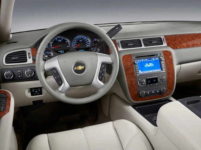 Used 2009  Chevrolet LTZ image 4