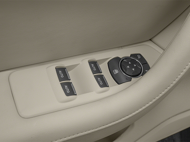 Used 2013  Lincoln Base image 19