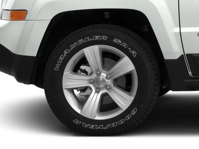 Used 2016 White Jeep Sport image 9