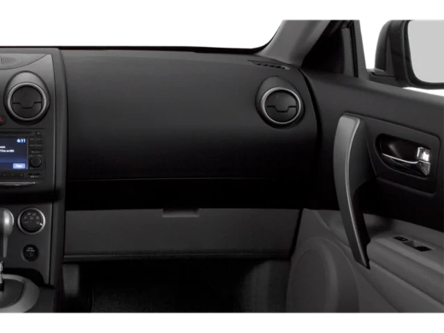Used 2015 Red Nissan S image 15