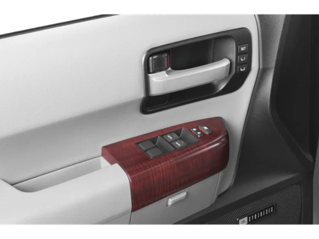 Used 2015 Silver Toyota Platinum image 18
