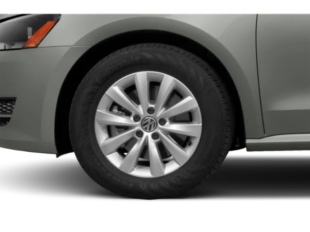 Used 2015 Silver Volkswagen V6 SEL Premium image 9