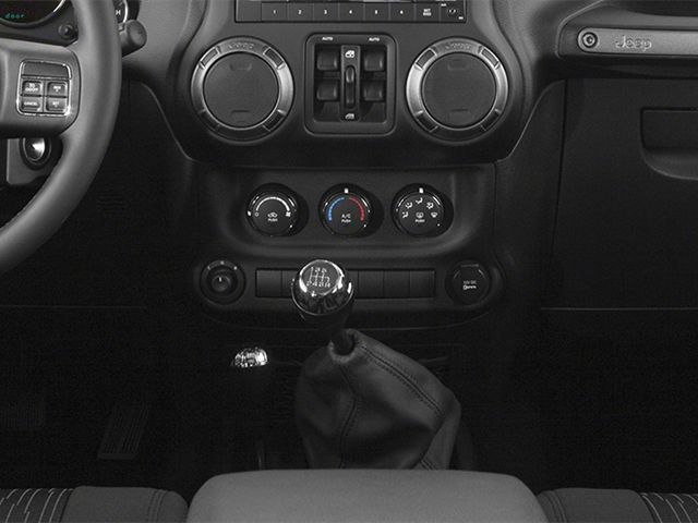 Used 2014 Bright White Clearcoat Jeep Unlimited Sahara image 8