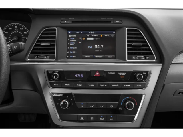 Used 2015 Black Hyundai SE image 7