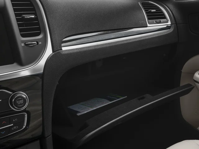 Used 2016  Chrysler Anniversary Edition image 17