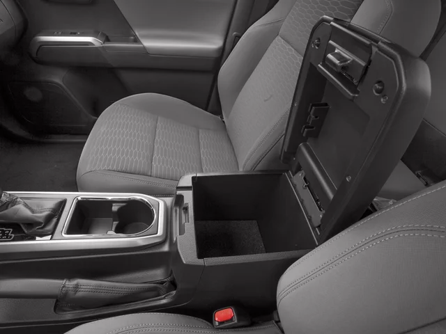 Used 2017 White Toyota SR5 image 12