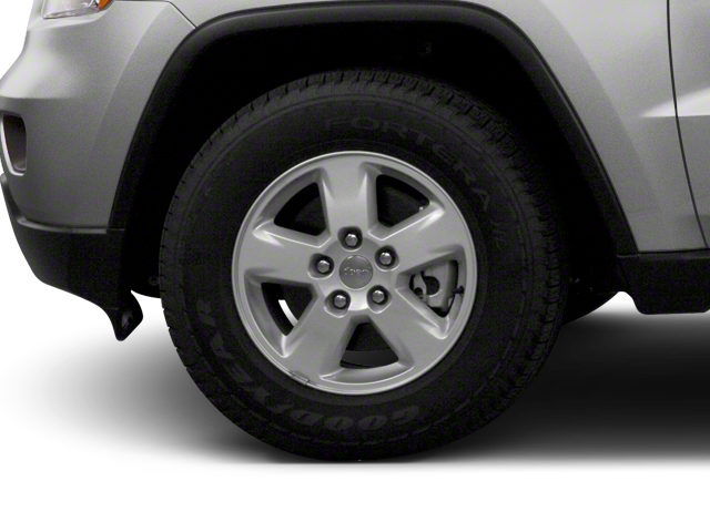Used 2013 Bright White Jeep Limited image 9