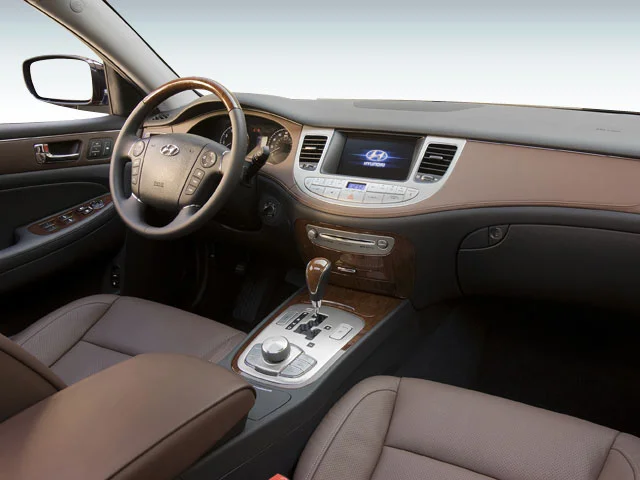 Used 2009 White Satin Pearl Hyundai 3.8 image 4