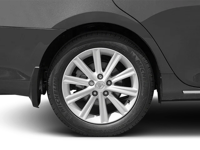 Used 2013 Red Toyota XLE image 9