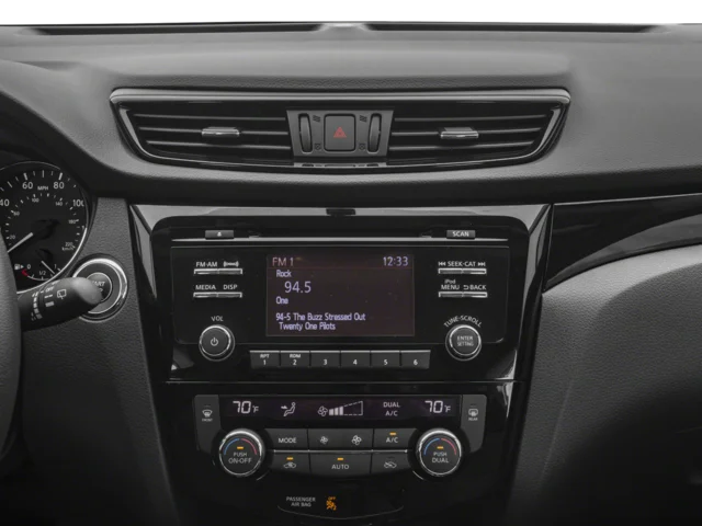 Used 2018 Gray Nissan S image 7