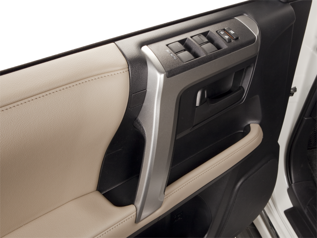 Used 2010 Blizzard Pearl Toyota SR5 image 7