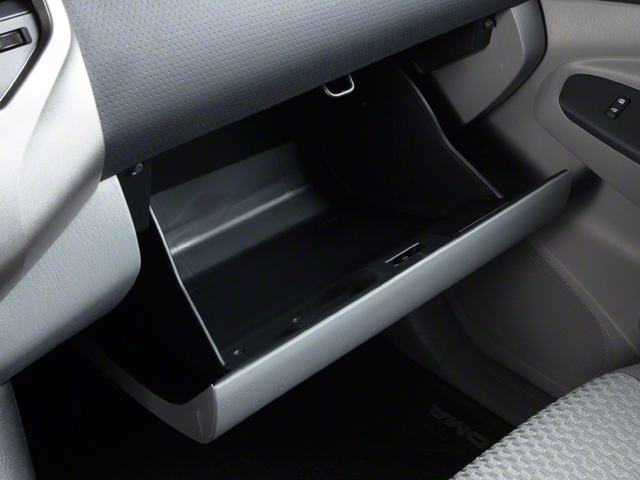 Used 2013 Red Toyota Base image 13