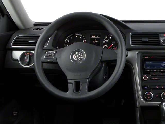 Used 2013 Red Volkswagen TDI SE image 4